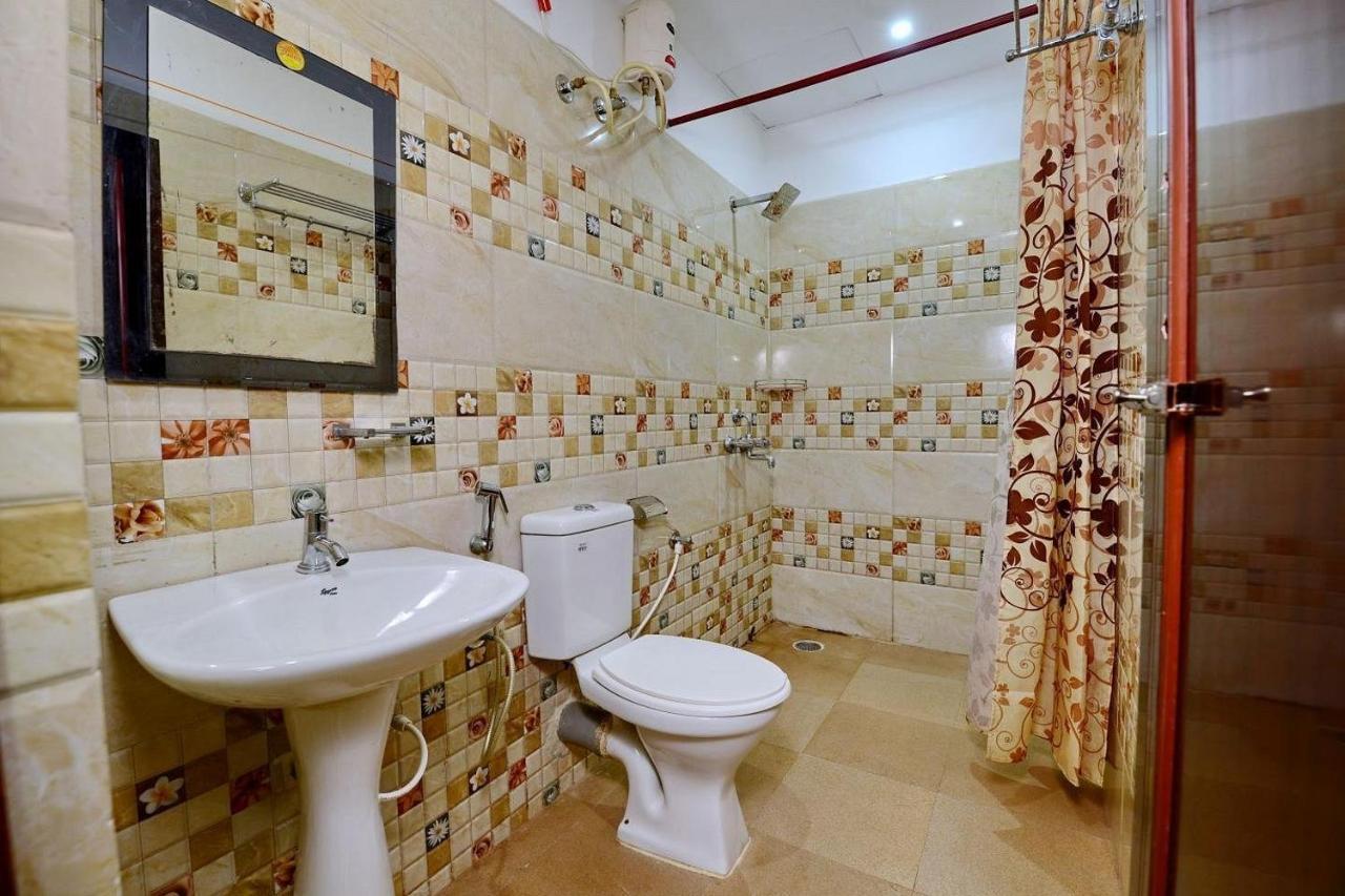 Hotel Rajdhani Бхубанешвара Экстерьер фото