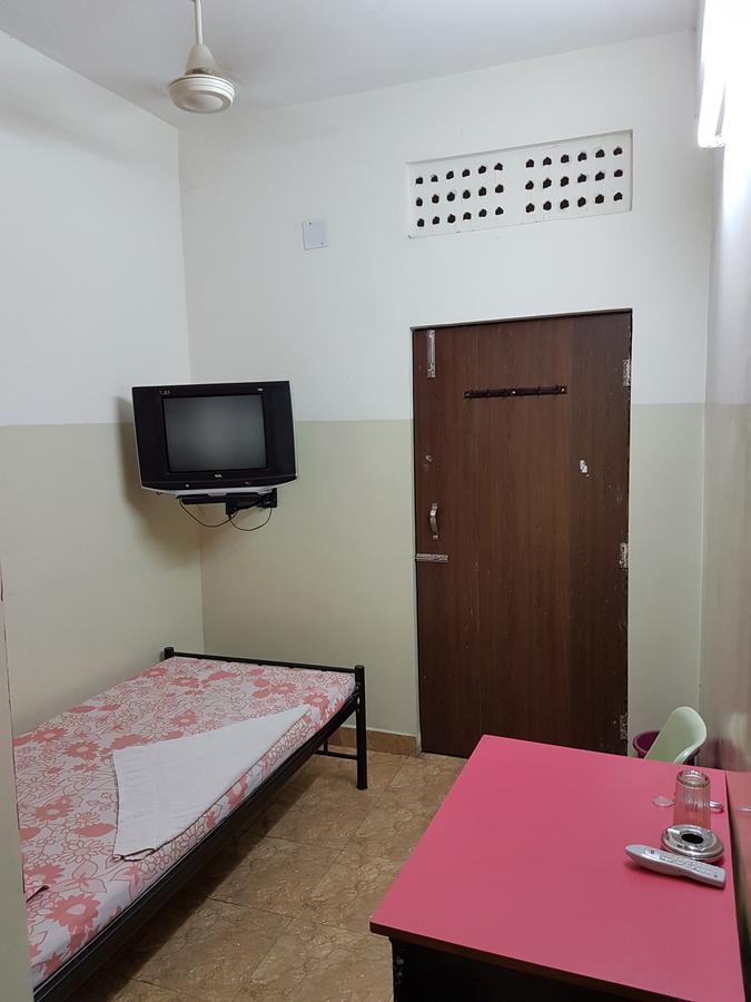 Hotel Rajdhani Бхубанешвара Экстерьер фото